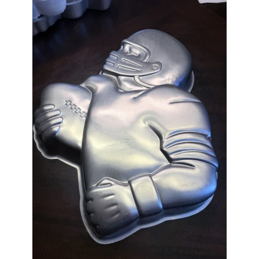 Vintage Wilton Football Hero Cake Pan player 2105-4610